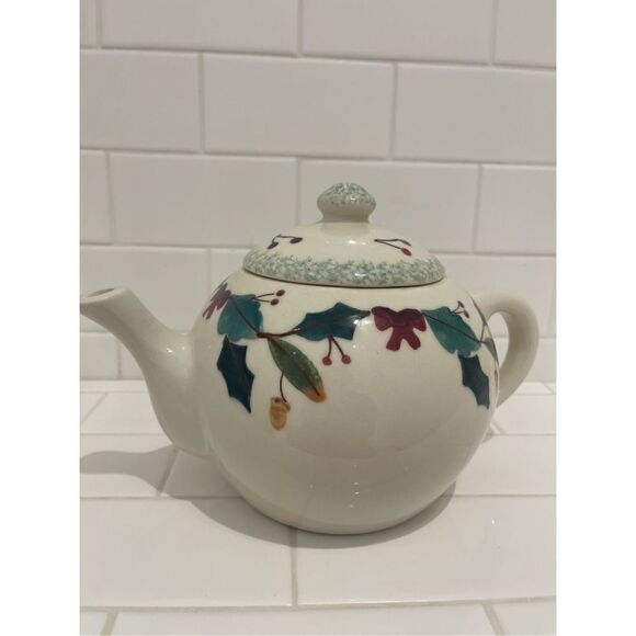 Vintage Hartstone Pottery Christmas Holiday Holly Teapot - Picture 3 of 7